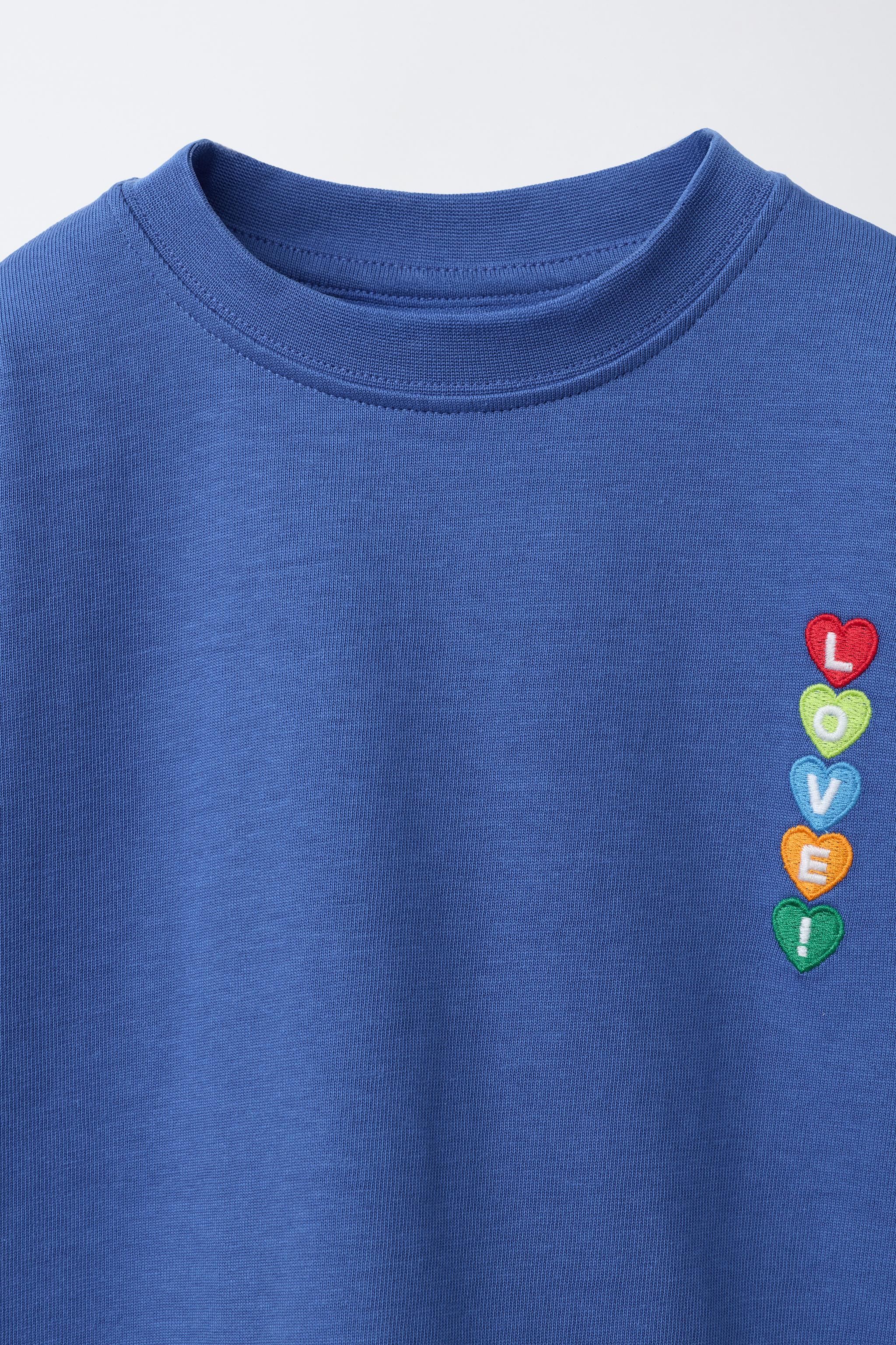 T-SHIRT À INSCRIPTION PIÈCE BRODÉE