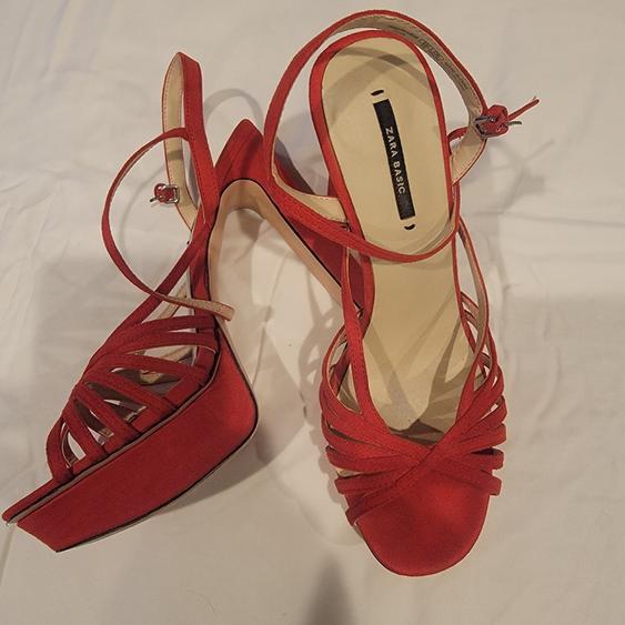 AMAZING BASIC ADDITION TO YOUR WARDROBE - Image 3