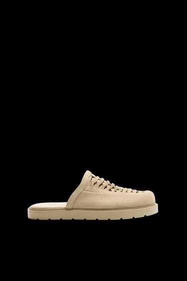 ZUECO PIEL TRENZADO - Beige de Zara - Imagen 0