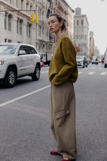 PULL EN MAILLE UNIE COL EN V - Vert olive de Zara - Image 2