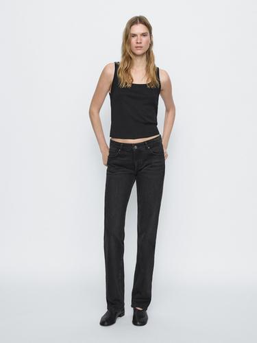 Jeans straight fit tiro bajo - Negro de Zara