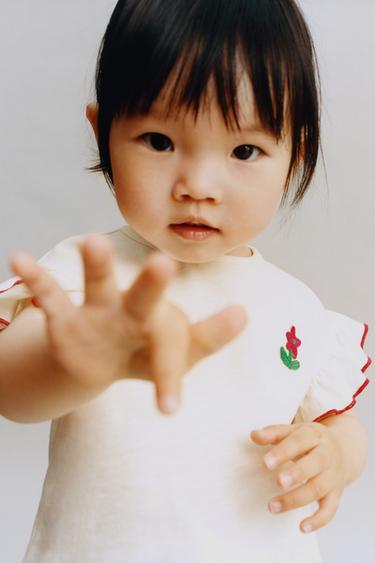 FLORAL APPLIQUÉ T-SHIRT - Light ecru by Zara