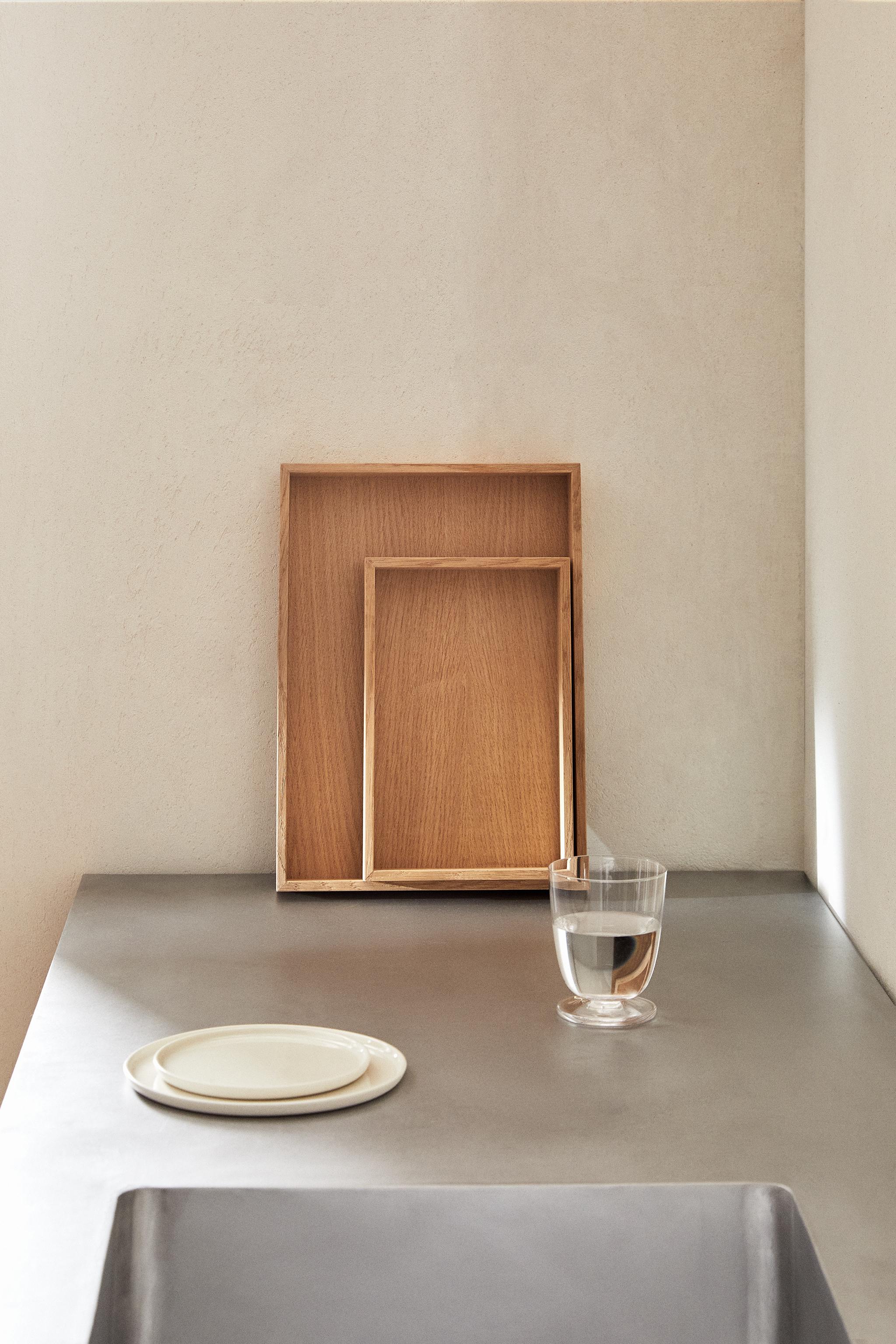 TRAY 01