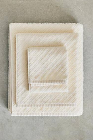 DIAGONAL TEXTURE BATH TOWEL - Ivory by Zara - Image 5