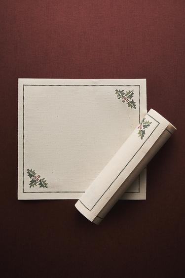 ROLL PACK OF COTTON NAPKINS WITH CHRISTMAS HOLLY LEAVES (PACK OF 20) - خَام الخاص بـ Zara