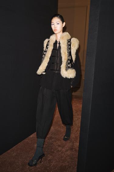 ZW COLLECTION FAUX FUR COLLAR EMBROIDERED VEST — Black 2