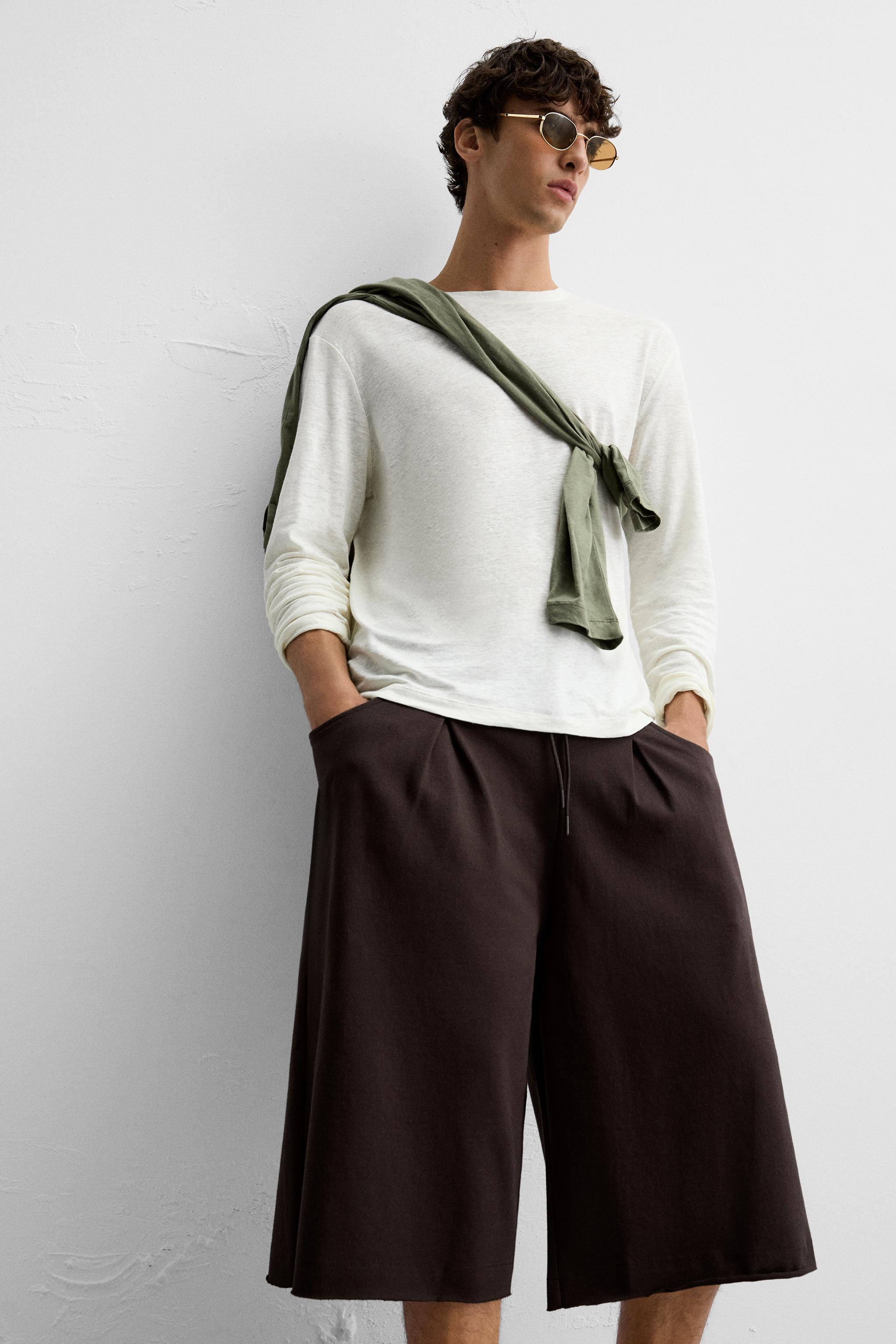 PLEATED OVERSIZED FIT BERMUDA SHORTS