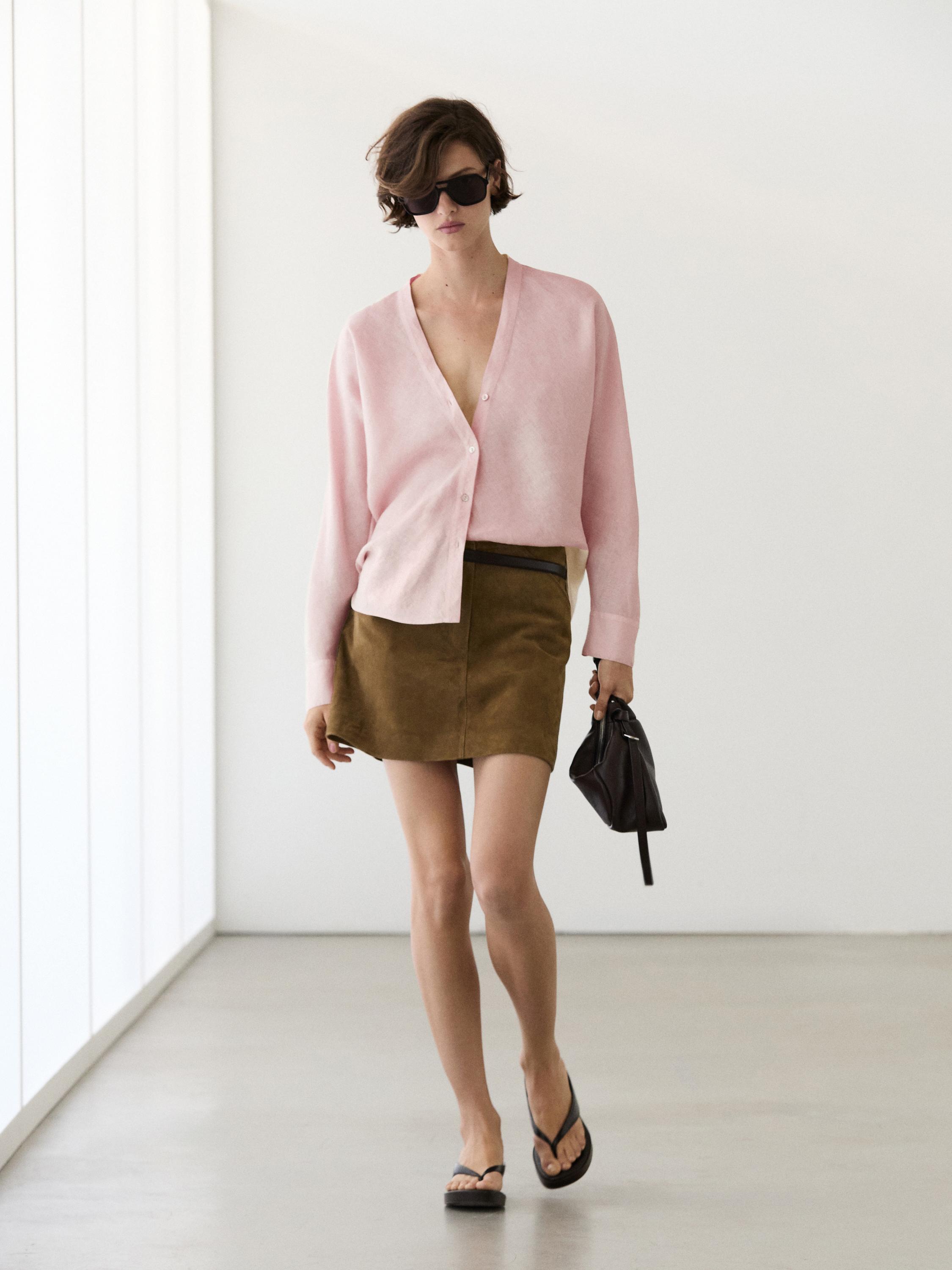 Lightweight 100% linen V-neck shirt
