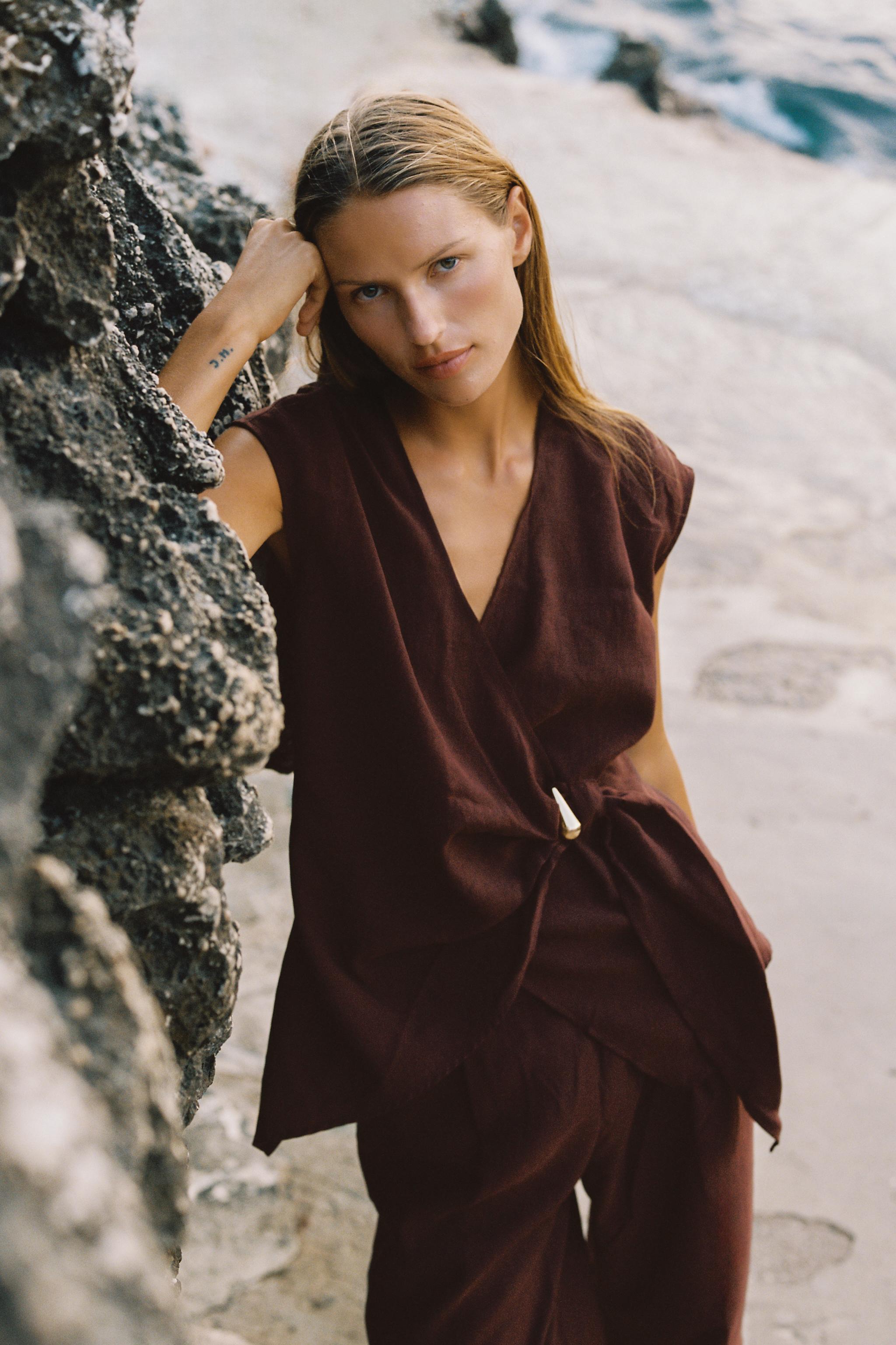 GOLD APPLIQUÉ TOP — Plum