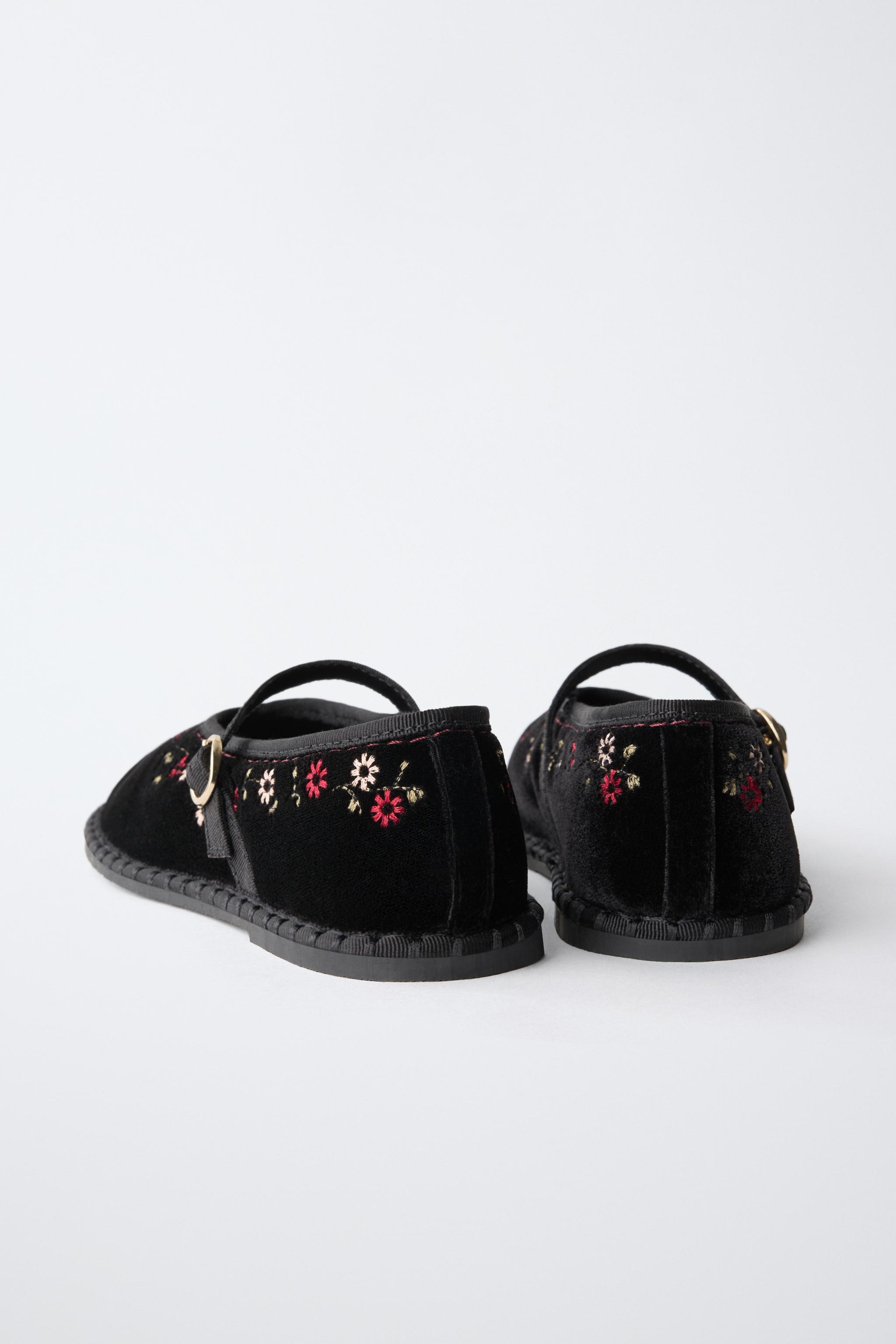 EMBROIDERED BUCKLE BALLET FLATS