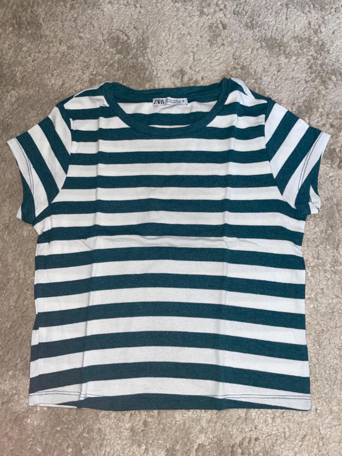 CROPPED T-SHIRT