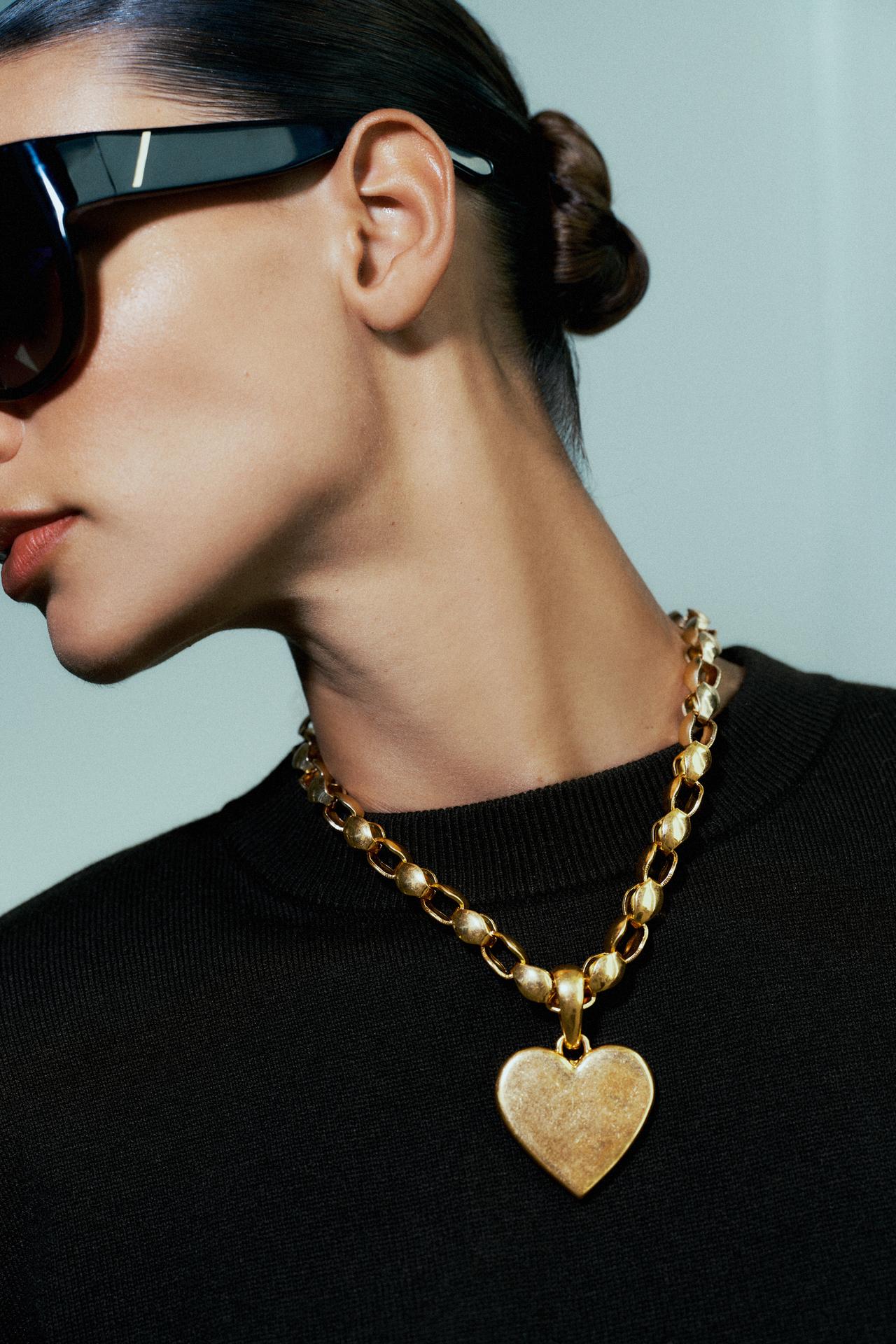 HEART CHARM CHAIN NECKLACE — Golden