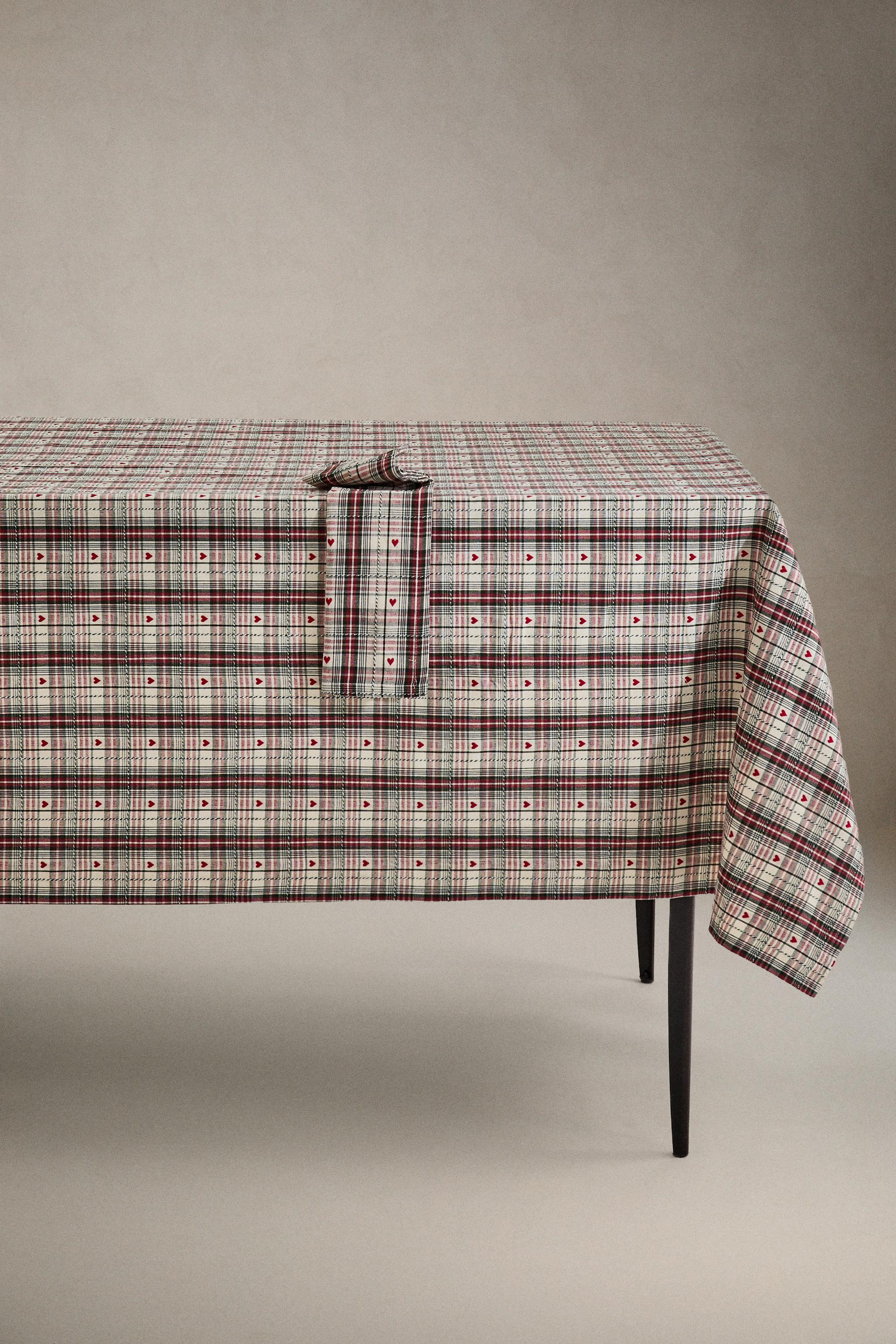 DYED THREAD CHRISTMAS HEART TABLECLOTH