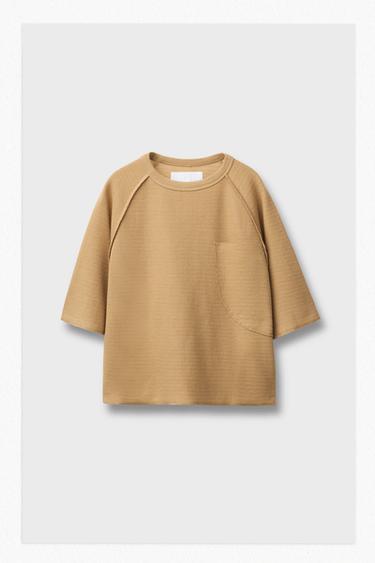 CAMISETA ESTRUCTURA BOLSILLO - Caramelo de Zara
