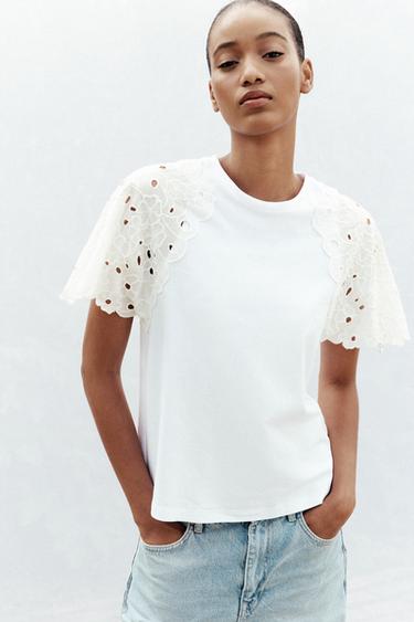 T-SHIRT MED BRODERI - Hvid fra Zara