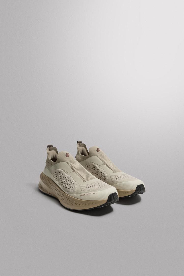 ZAPATILLA DE CORRER SIN CORDONES