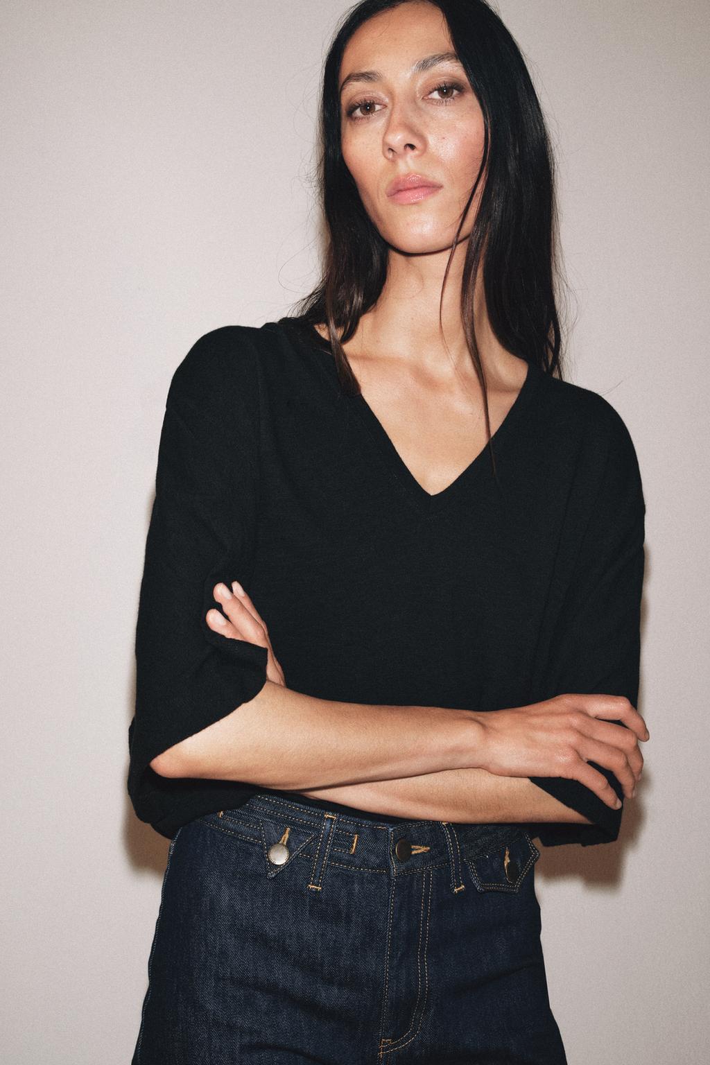 V-NECK T-SHIRT