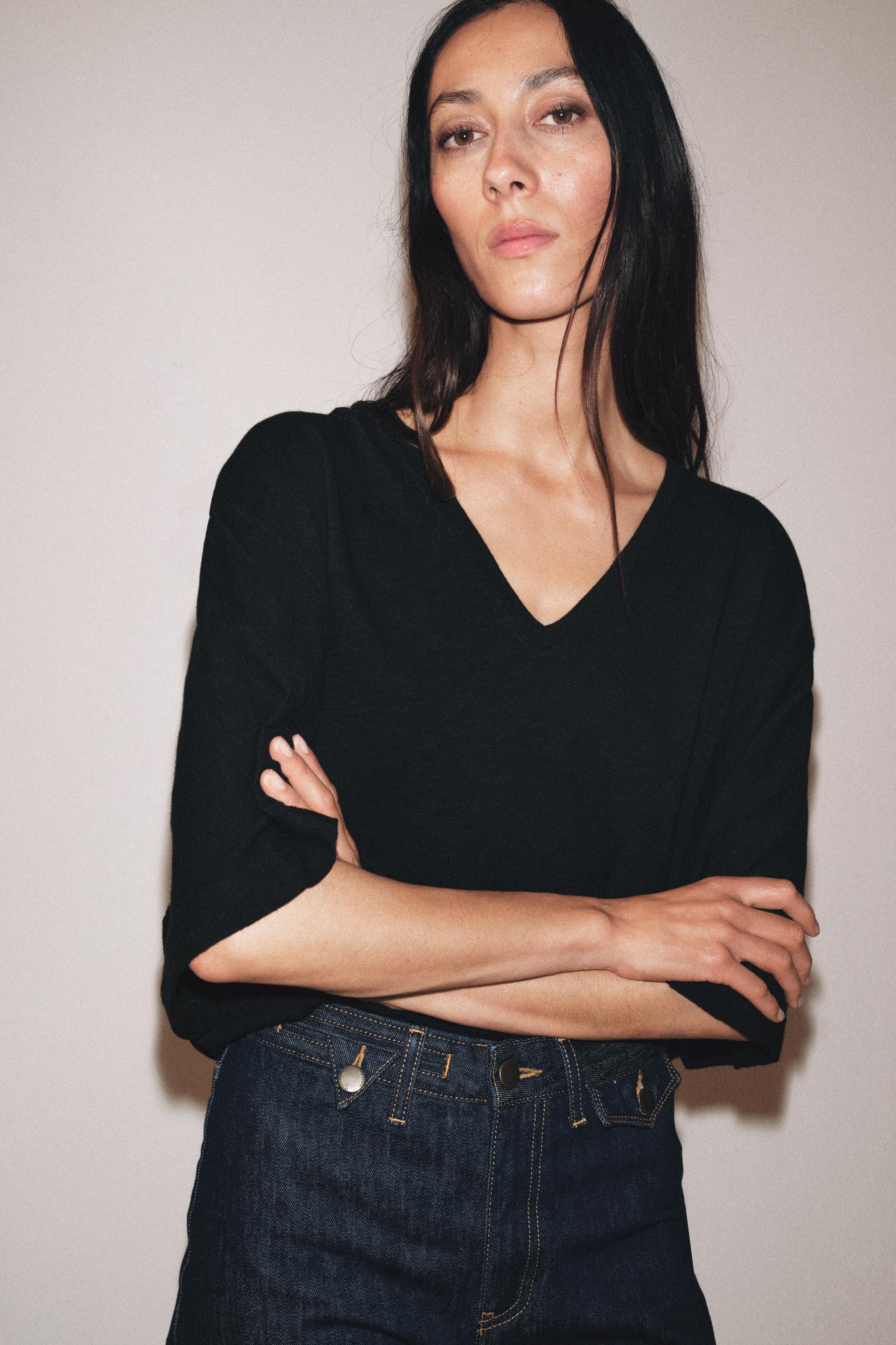 V-NECK T-SHIRT