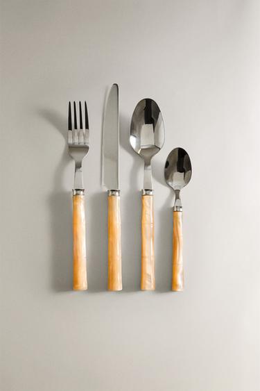 Zaras 4-DELAT BESTICKSET I BAMBU - Sandfärgad