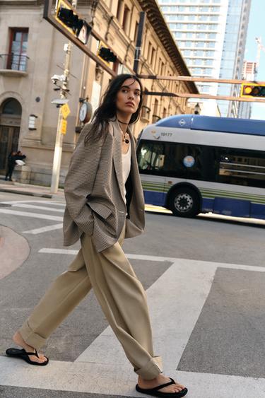 TURN-UP HEM DARTED TROUSERS - Light camel by Zara