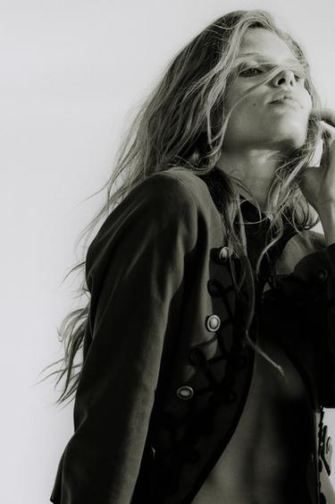 VESTE À ÉPAULETTES ET BRANDENBOURGS - Kaki de Zara