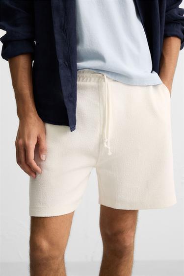 BERMUDA DE JOGGING TEXTURÉ - Blanc cassé de Zara - Image 4