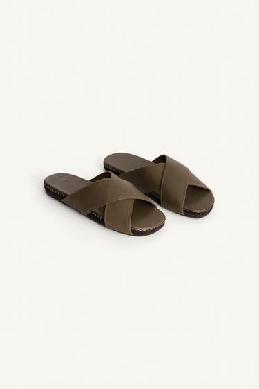 SANDALIA CRUZADA PIEL - Verde de Zara