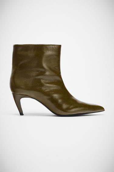 BOTÍN TACÓN CURVO PIEL - Verde de Zara