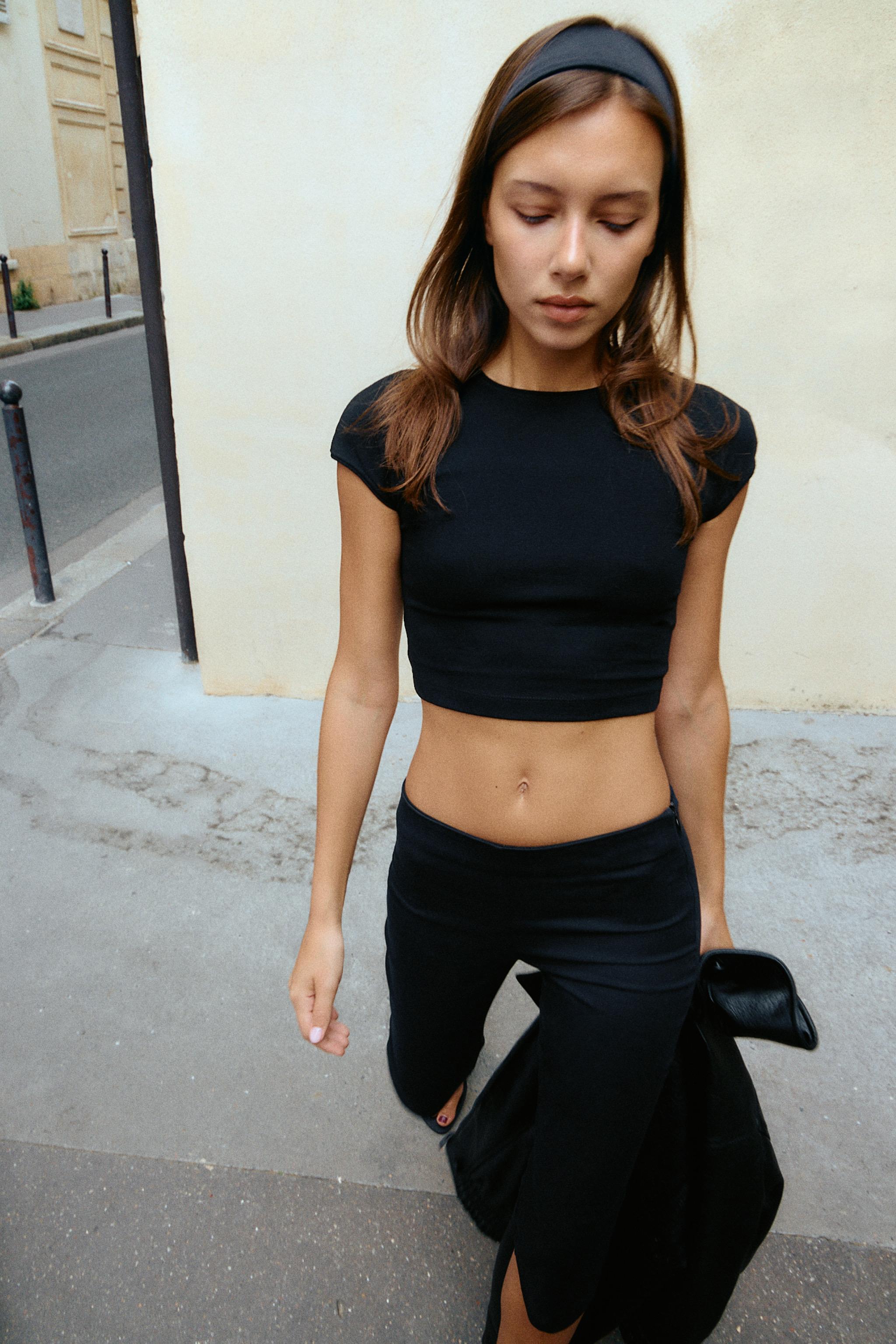 SHORT SLEEVE CROPPED T-SHIRT — Black