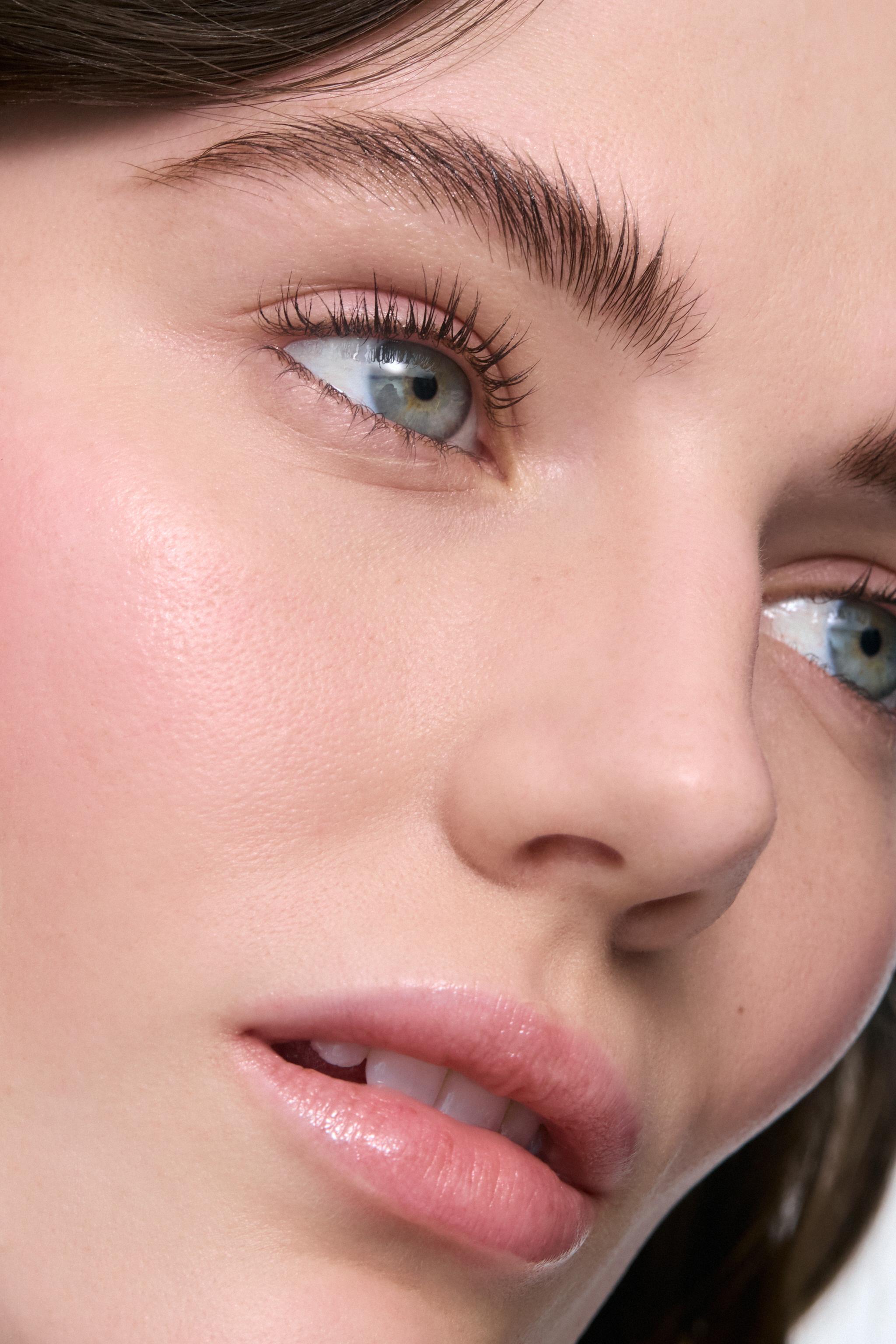 EYEBROW PENCIL — BROWN