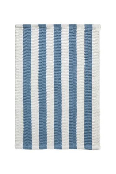 BATH MAT WITH STRIPES - Mid-blue by Zara