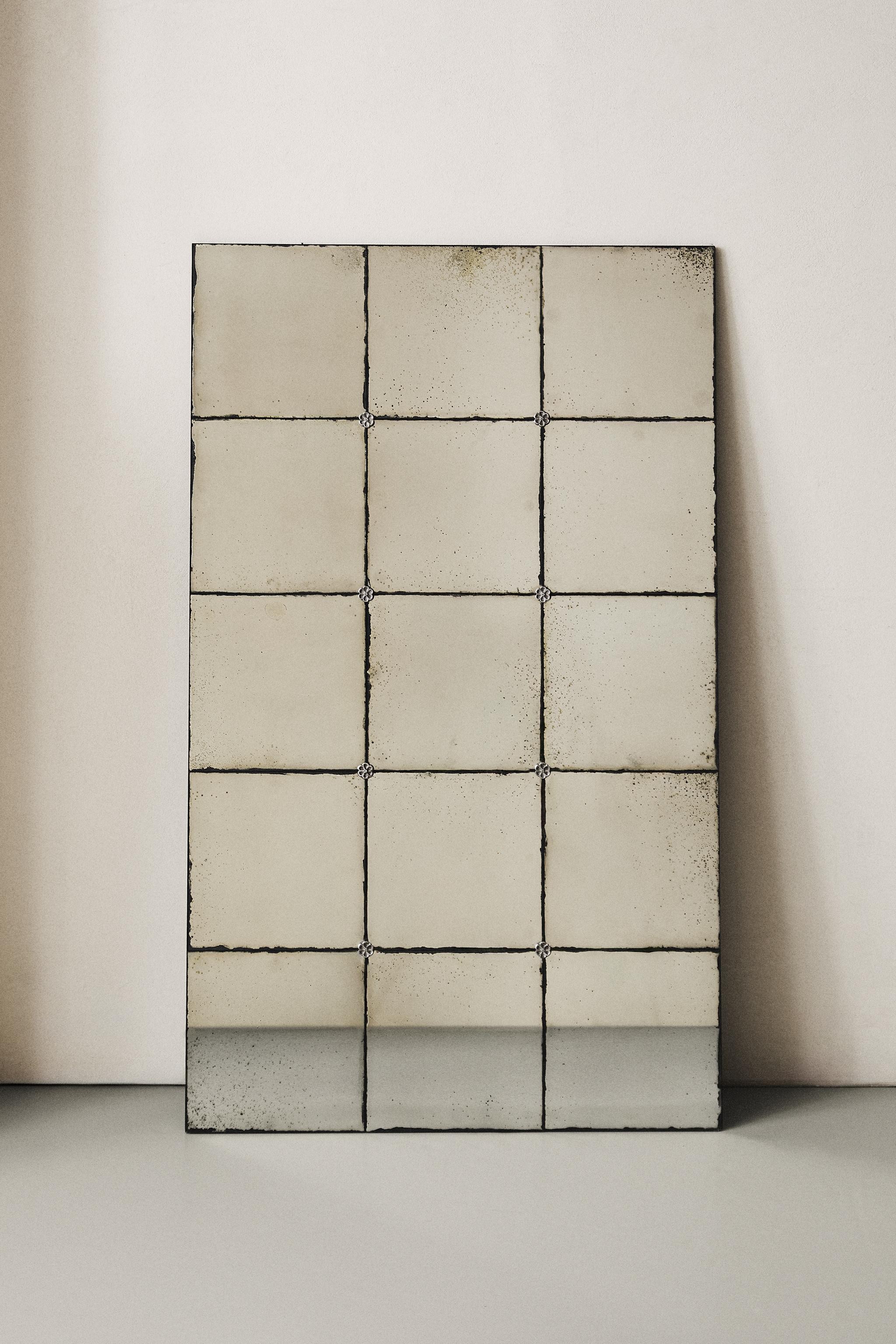 ウォールミラー 【ハニ子】 ハブ ミラー 94x94cm – Umbra® / アンブラ 日本公式サイト