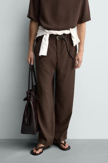 PANTALÓN FLUIDO RELAXED FIT PLIEGUES - Marrón de Zara