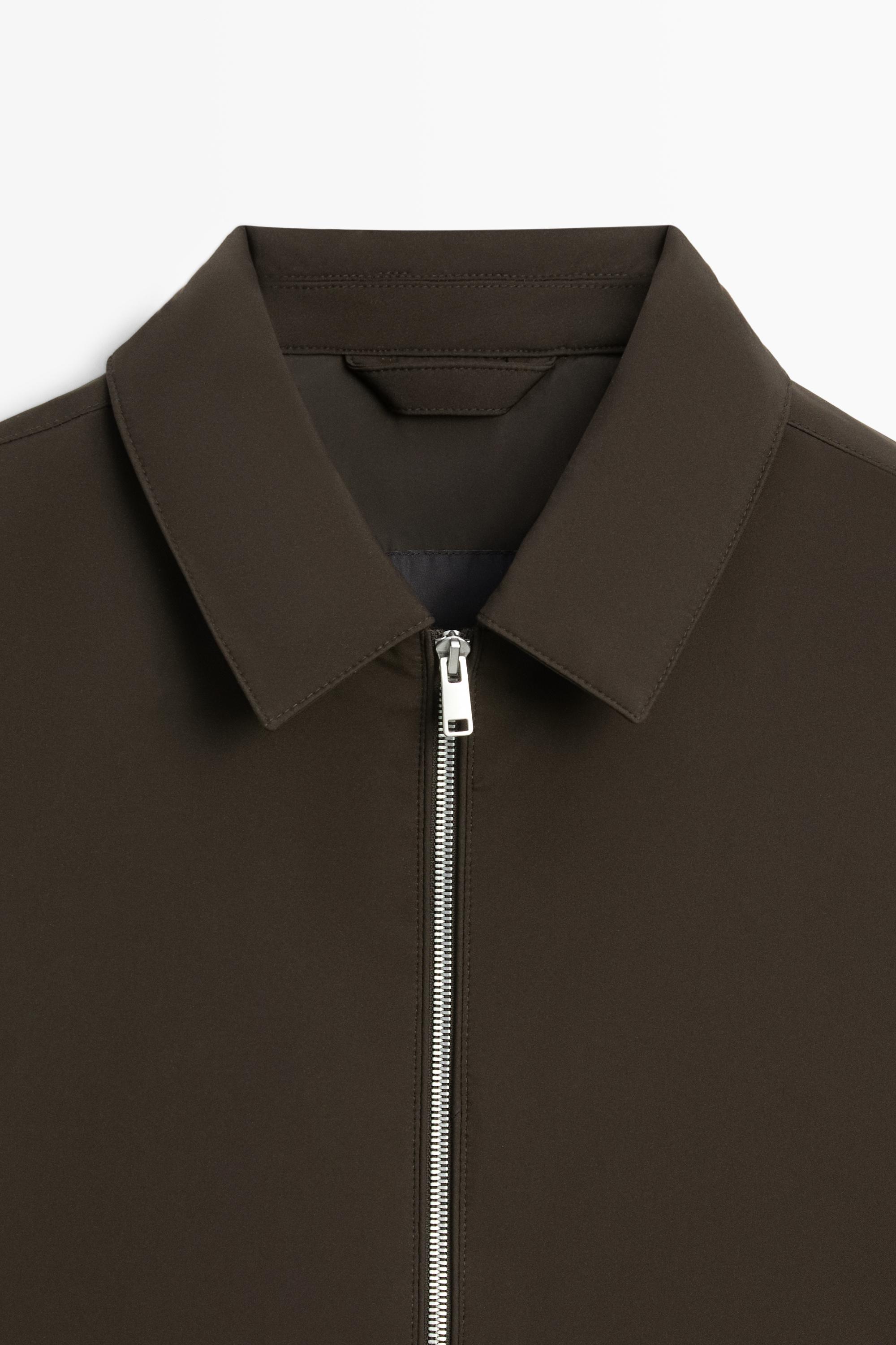 Lightweight jacket with collar detail