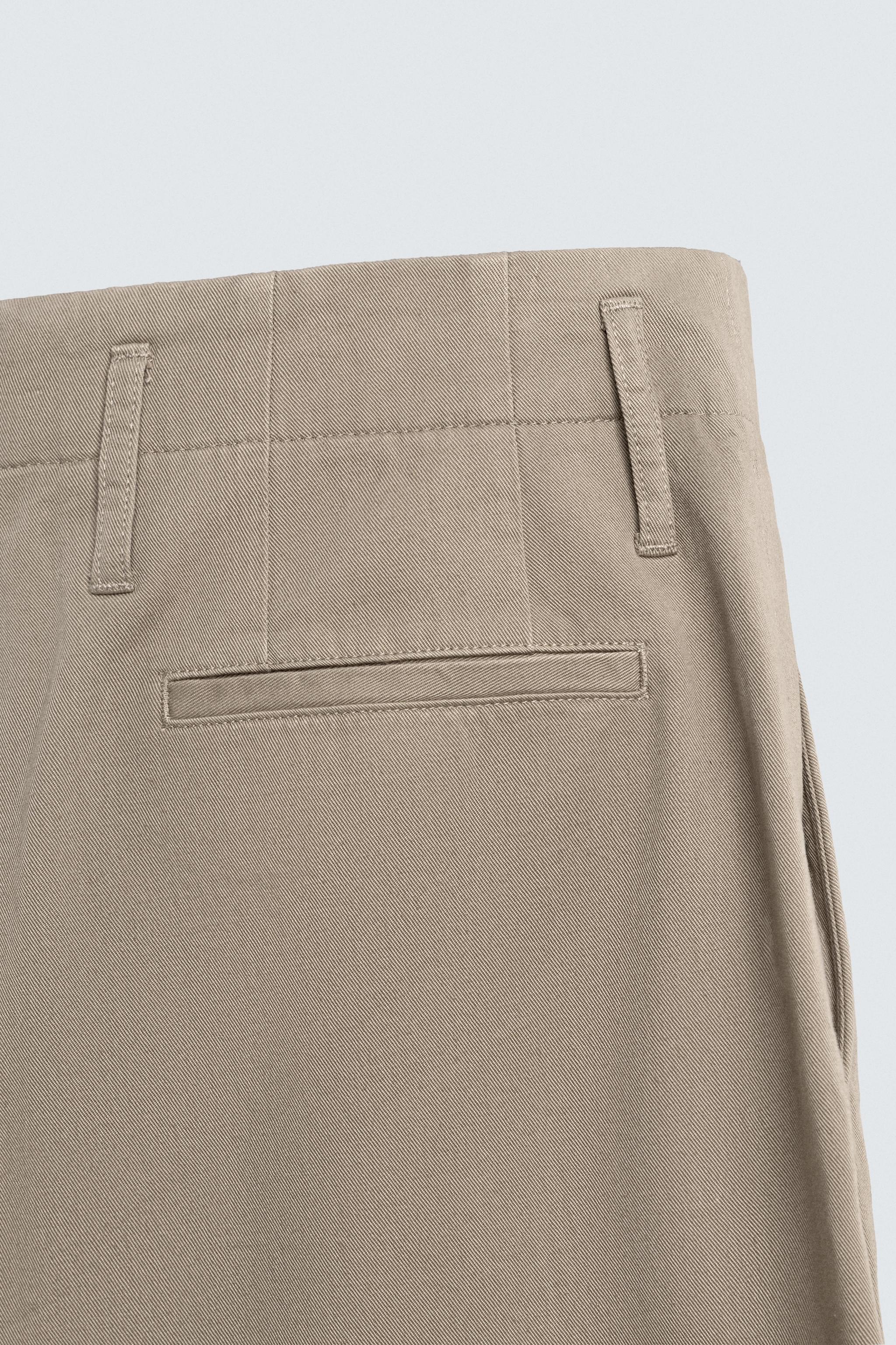 PANTALON CHINO À PLIS
