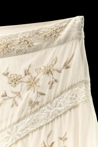 FALDA COMBINADA BORDADOS PUNTILLA LIMITED EDITION - Blanco roto de Zara