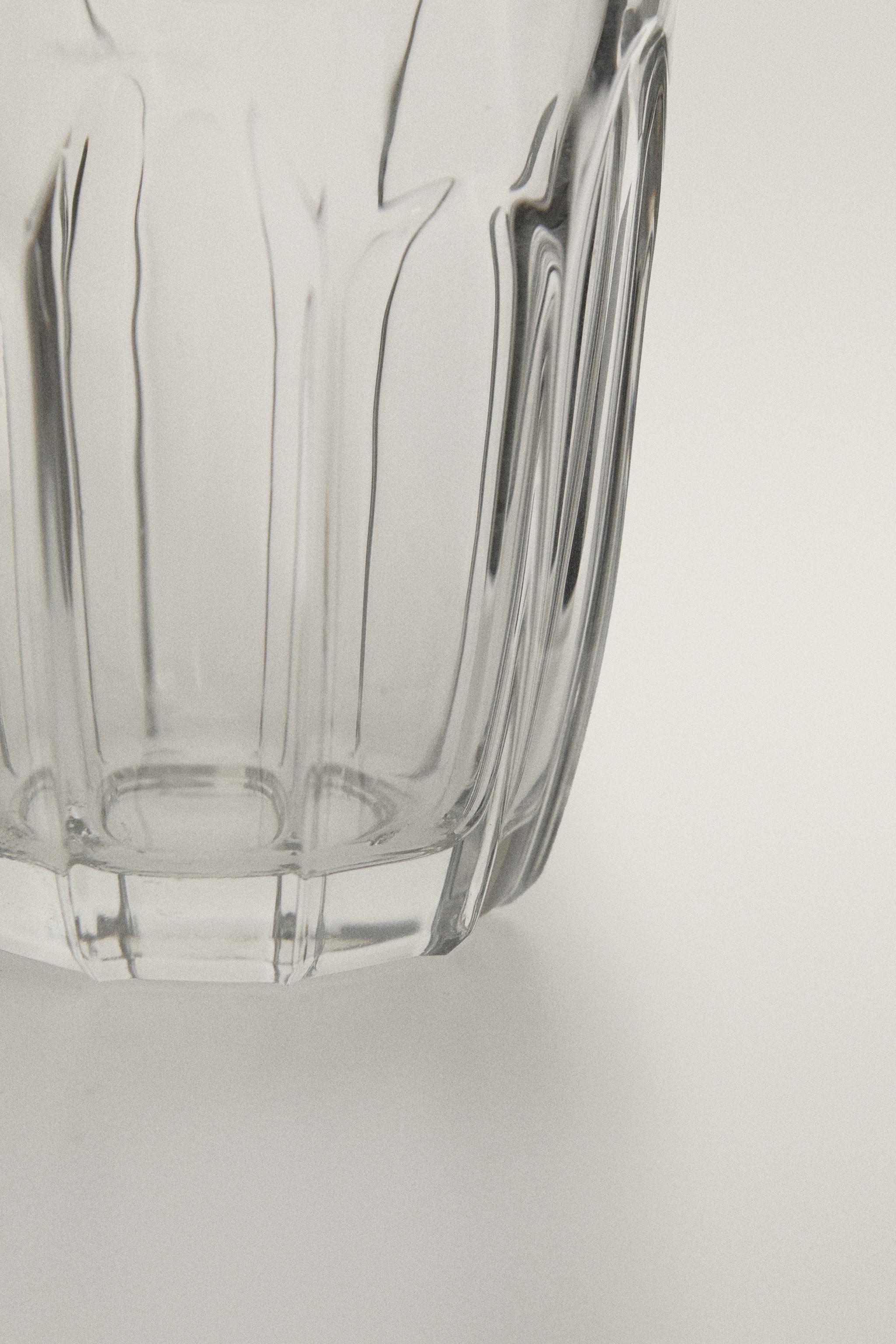 COFFEE TUMBLER WITH RAISED DESIGN