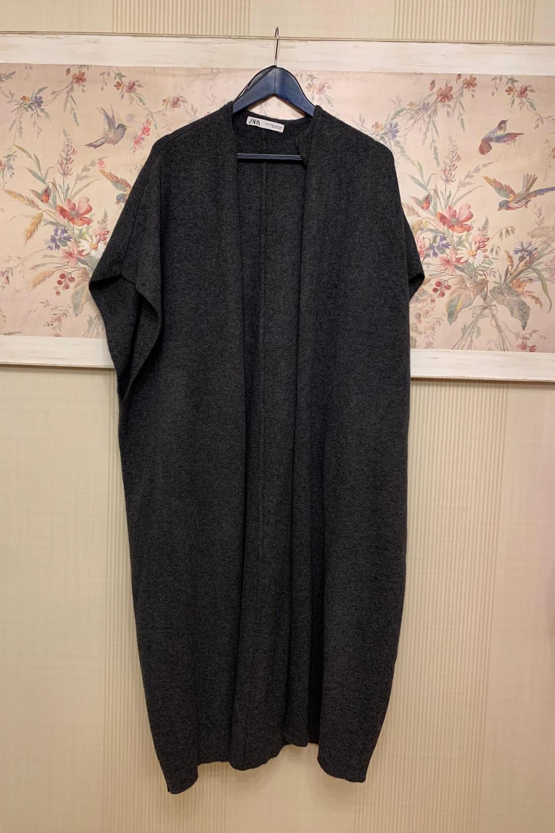 LONG KNIT CAPE