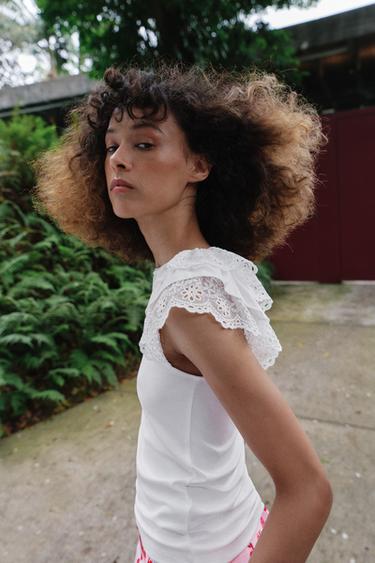 EMBROIDERED SHORT SLEEVE T-SHIRT - White by Zara