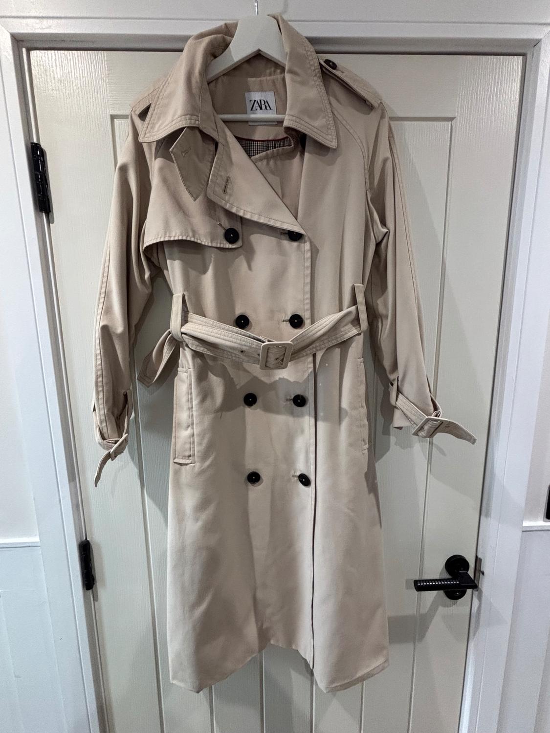 TRENCH COAT WITH BELT.