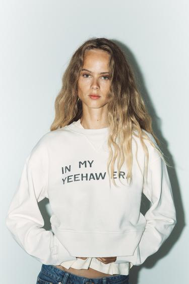 MOLETOM CROPPED COM MENSAGEM - Cru da Zara