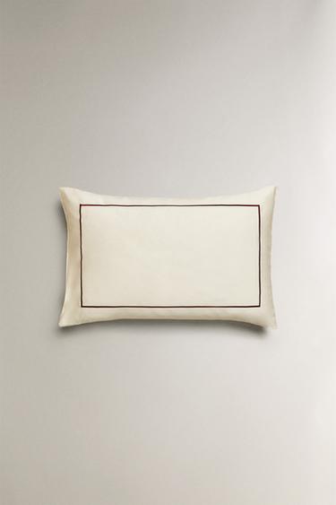 TAIE D’OREILLER SATIN FESTON - Bordeaux de Zara - Image 3