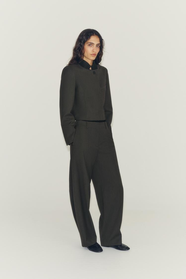ZW COLLECTION CROPPED BLAZER WITH CONTRAST COLLAR