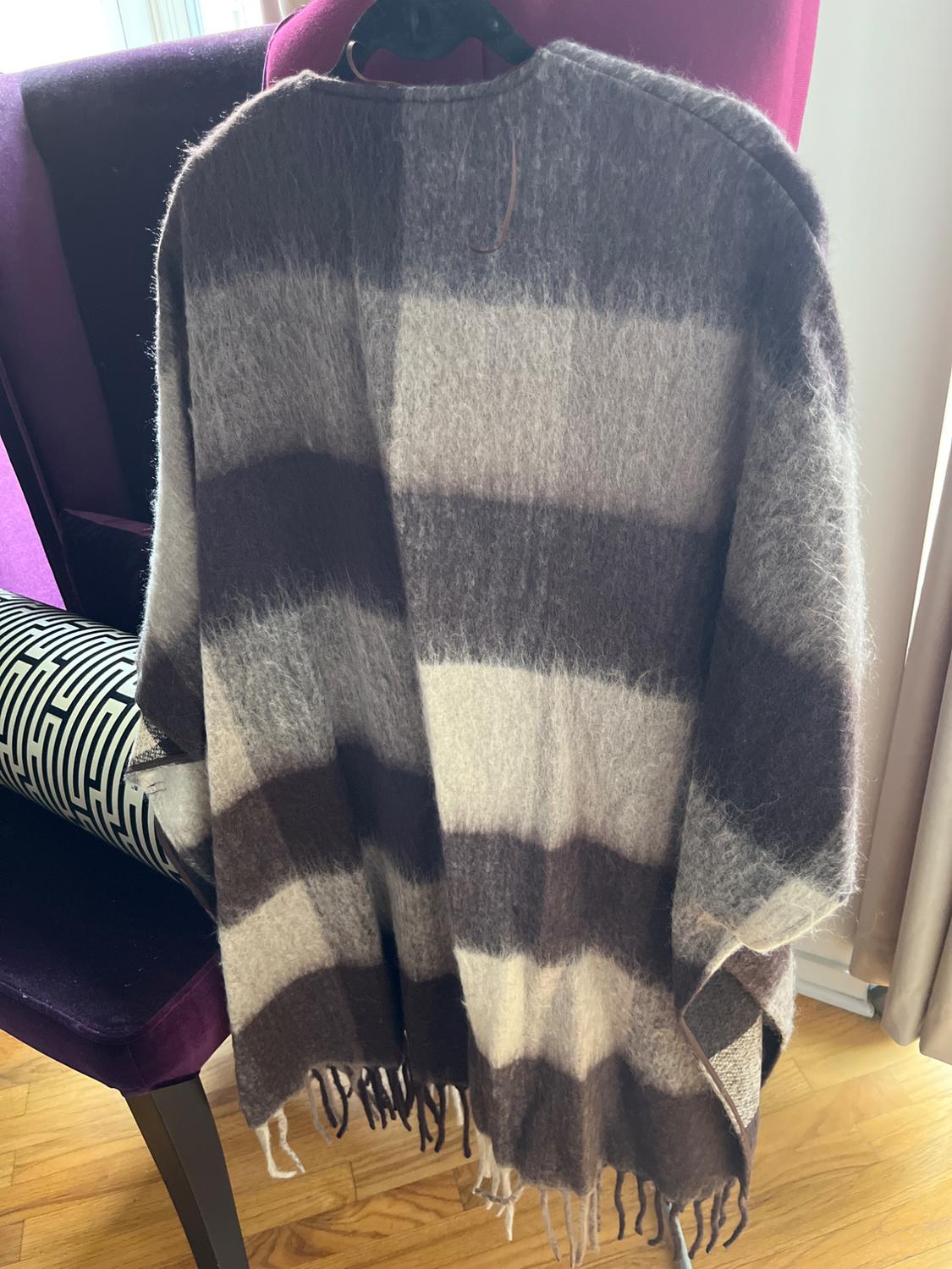 PONCHO CUADROS FLECOS - Image 2