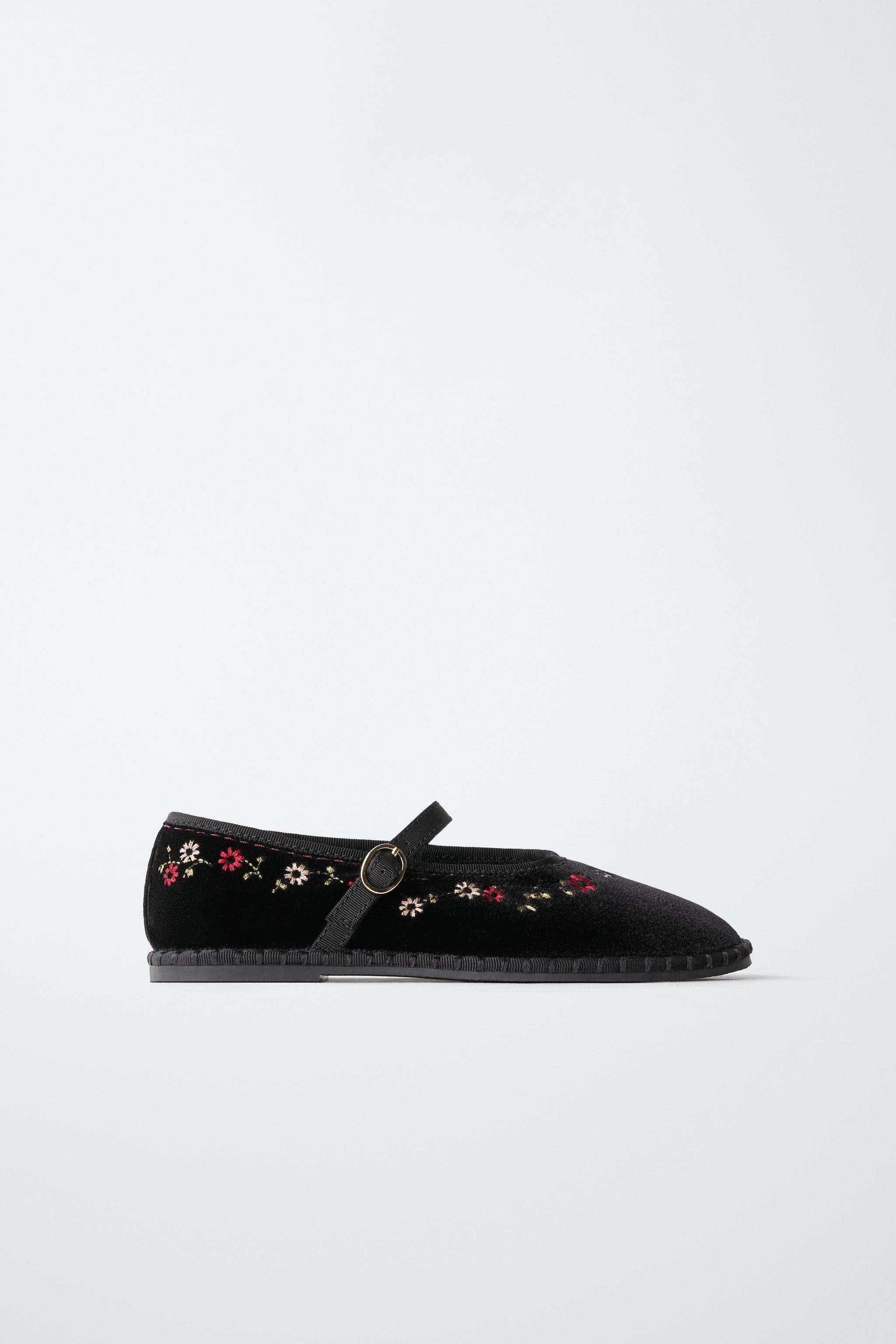 EMBROIDERED BUCKLE BALLET FLATS