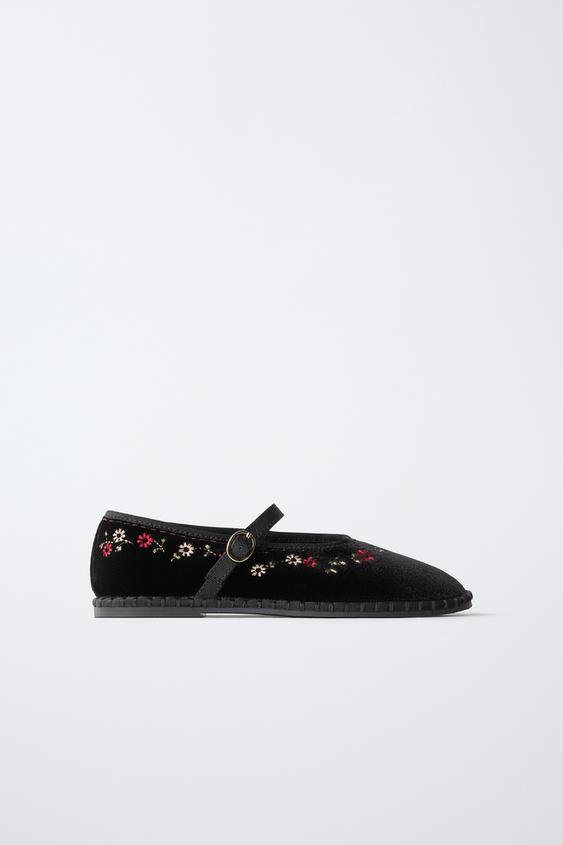 BAILARINA BORDADOS HEBILLA - Negro de Zara - Imagen 0