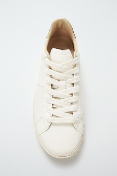ZAPATILLA DEPORTIVA DETALLE TALONERA - Blanco Crudo de Zara