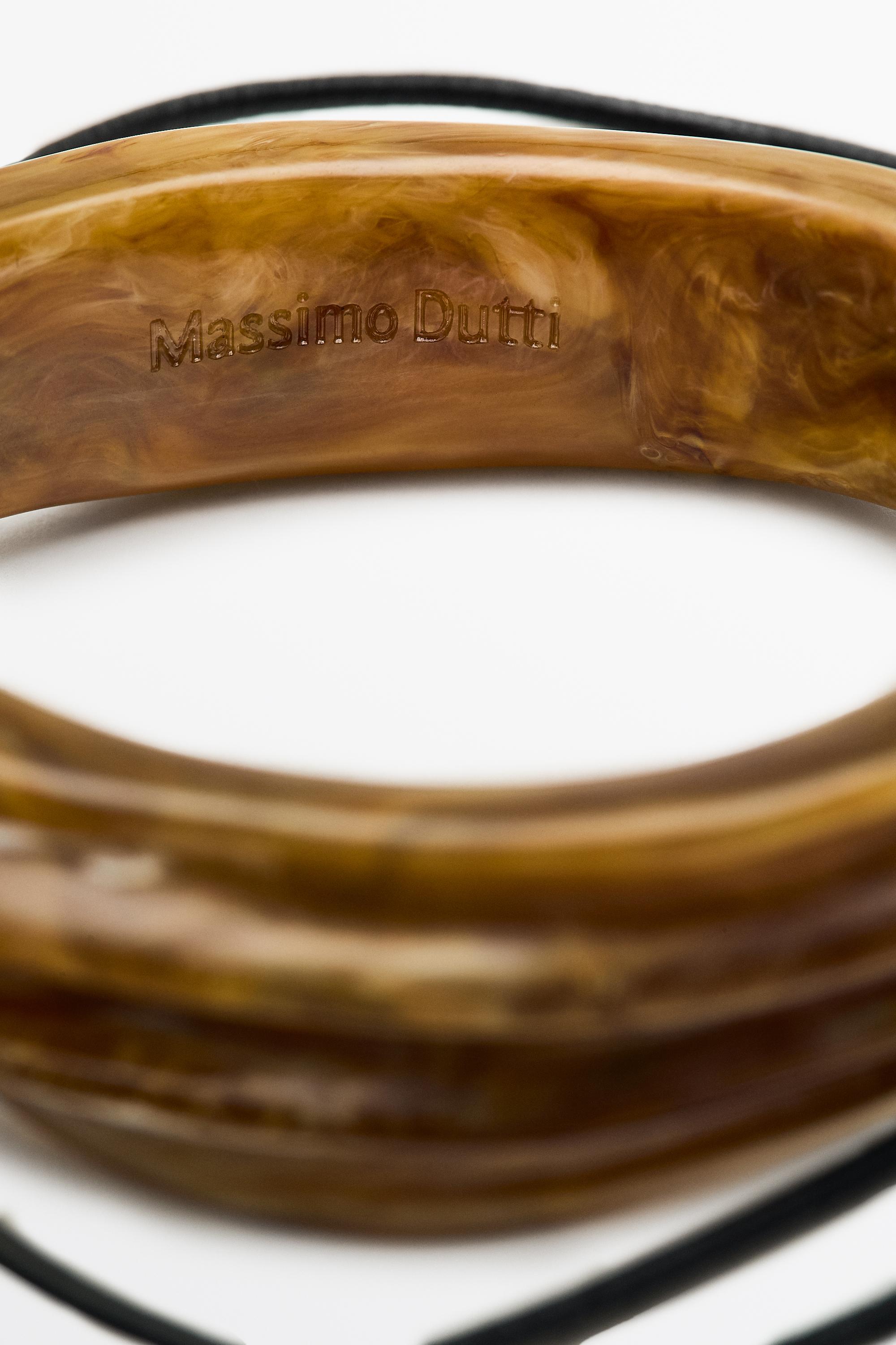 Marbled hoop necklace