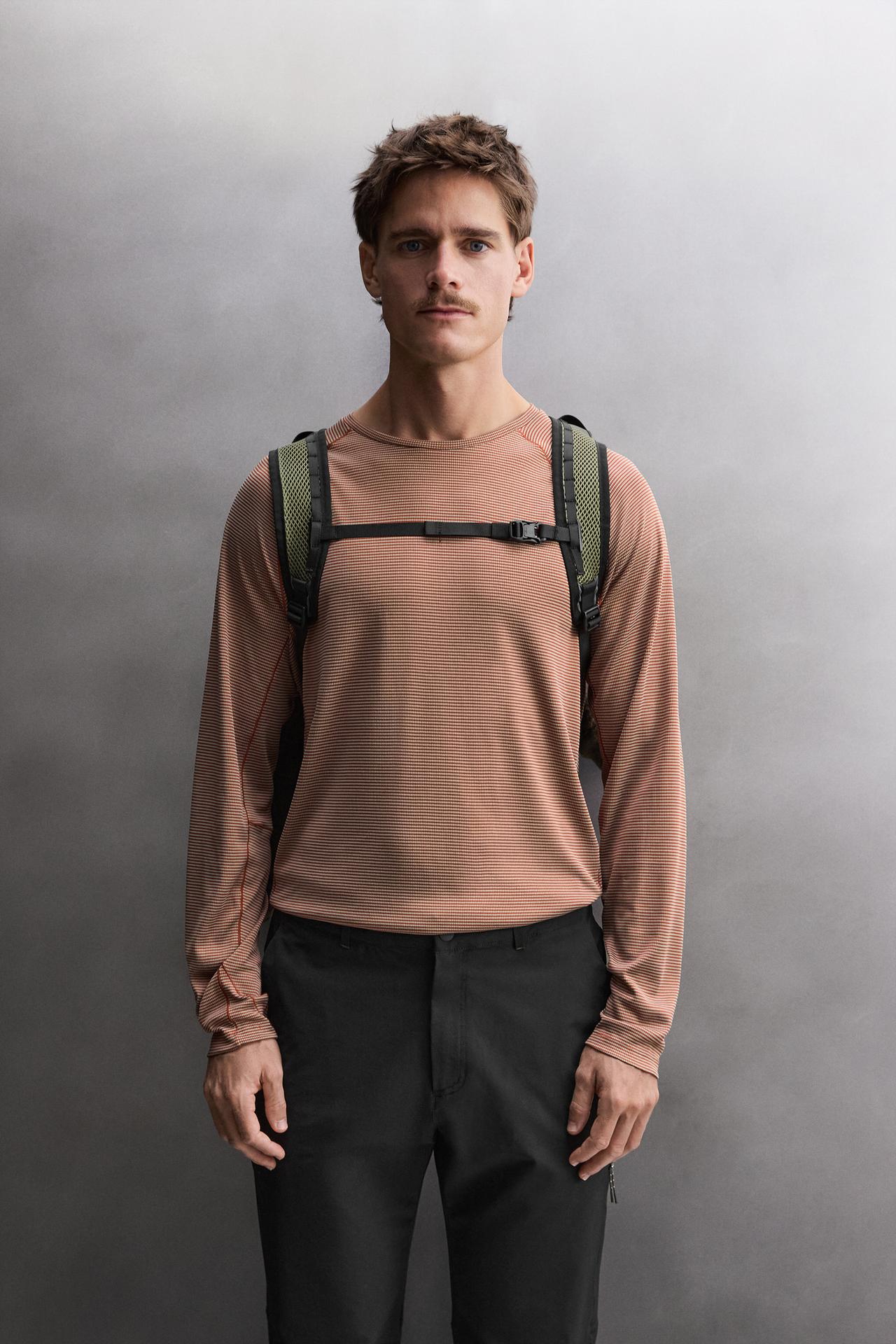 TEXTURED TECHNICAL T-SHIRT — Reddish