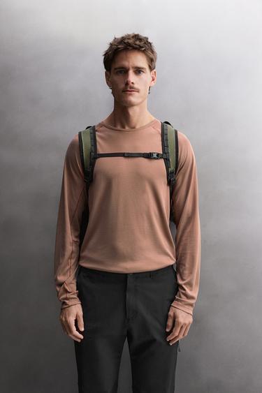 TEXTURED TECHNICAL T-SHIRT — Reddish 2